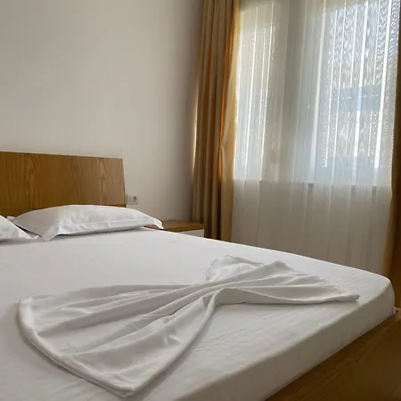 23 شقة Velipojë