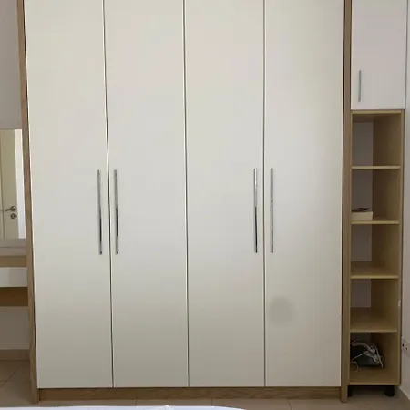 شقة 23 Velipojë